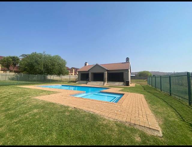 2 BEDROOM APARTMENT FOR SALE IN WILLOWBROOK